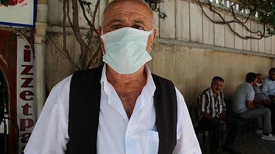 Elazığ'da termometreler 40 dereceyi gösterdi, sıcaktan bunalan vatandaşlar gölgelik yerlere koştu