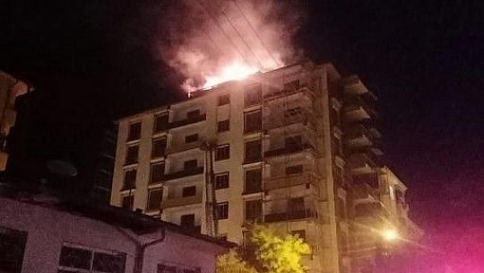 Elazığ'da korkutan çatı yangını