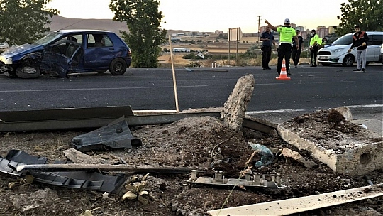 Elazığ'da iki otomobilin hurdaya döndüğü kazada 9 kişi yaralandı