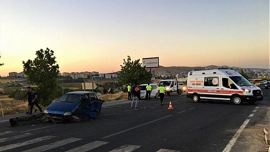 Elazığ'da iki otomobilin hurdaya döndüğü kazada 9 kişi yaralandı