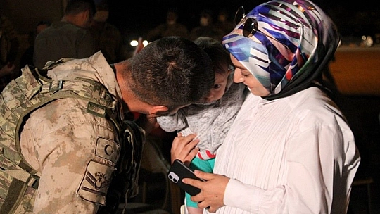 Afrin'den dönen kahraman JÖH'çüler vatanlarına ve sevdiklerine kavuşmanın mutluluğunu yaşadı