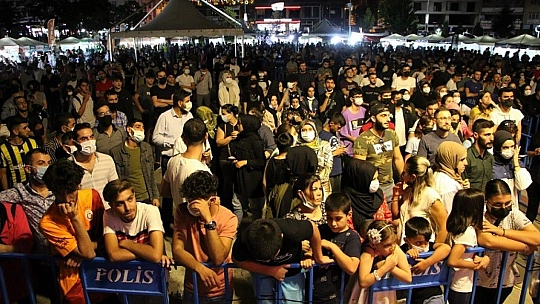 Elazığlılar Salçalı Köfte Festivalinde Zafer Döner'le coştu