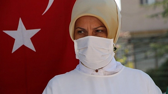Aşı olmaktan korkan Güllü ninenin hemşire ile diyaloğu güldürdü