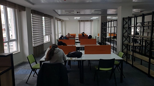 Karakoçan'da 3 katlı ilçe kütüphanesi hizmete açıldı
