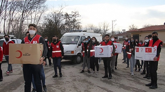 Türk Kızılayın'dan 10 Bin Öğrenciye Atkı Bere Takımı