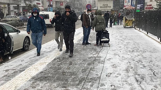 Elazığ Beyaz Gelinliğini Giydi