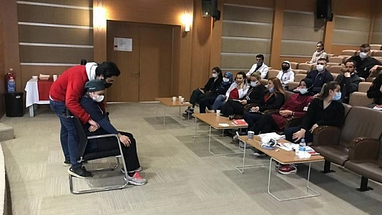 Elazığ'da Kızılay tarafından hastane çalışanlarına ilk yardım eğitimi verildi