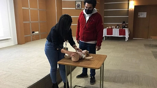 Elazığ'da Kızılay tarafından hastane çalışanlarına ilk yardım eğitimi verildi