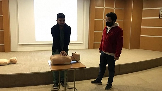 Elazığ'da Kızılay tarafından hastane çalışanlarına ilk yardım eğitimi verildi
