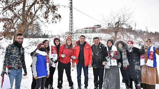 Gençler Hazarbaba Kayak Merkezi'nde doyasıya eğlendi