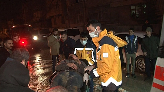 Kaldırımda Yürürken Bir Anda Kendini Çukurda Bulan Adamın Görüntüleri Ortaya Çıktı