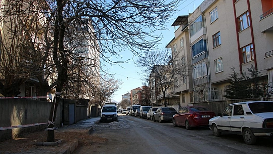 Kaldırımda Yürürken Bir Anda Kendini Çukurda Bulan Adamın Görüntüleri Ortaya Çıktı
