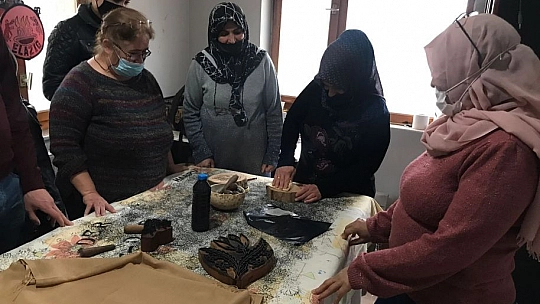 'Çit Baskı Sanatı' Ev Kadınlarının Elinde Hayat Buluyor
