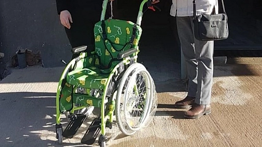 Tekerlekli Sandalyesi Çalınan Genç Kıza Dernekten Hediye