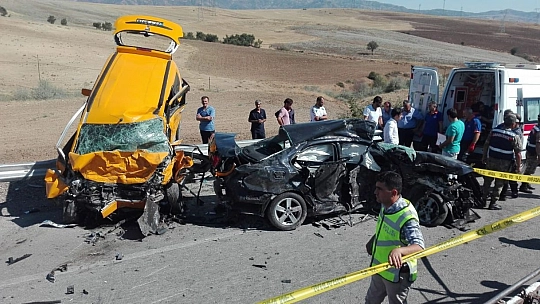 Tekerlekli Sandalyesi Çalınan Genç Kıza Dernekten Hediye