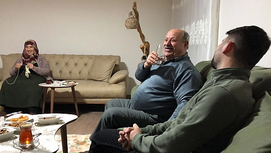 Doktorun Tek Bir Sözü İle 40 Yıldır Çay Ve Sigara İçmiyor