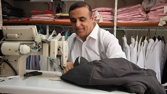 68 Yaşındaki Terzi Yıllardır 'Askıda Kıyafet' İle İhtiyaç Sahiplerini Sevindiriyor