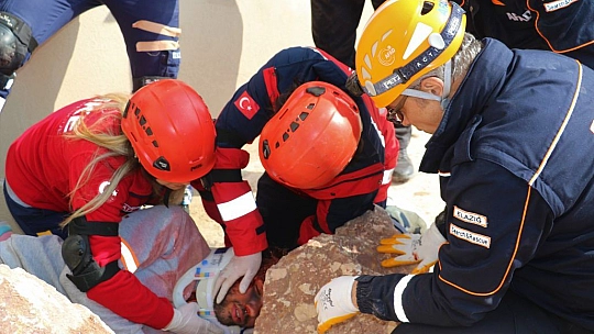Elazığ'da Gerçeği Aratmayan Deprem ve Yangın Tatbikatı