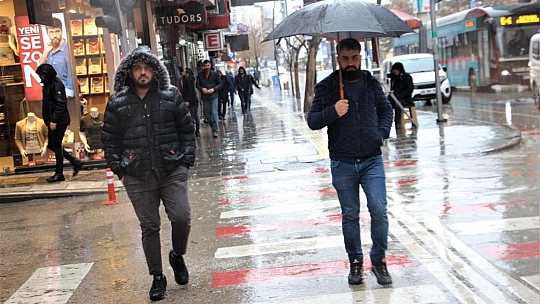 Elazığ'da Sağanak Yağış Etkili Oldu