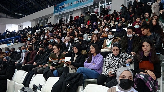 Güneydoğu Kariyer Fuarı'na Binlerce Öğrenci Akın Etti