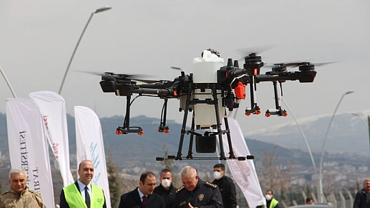Vali Ömer Toraman Lavanta Bahçesini Dron İle İlaçladı