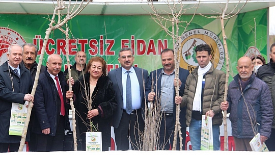 Elazığ'da Üreticilere 6 Bin 500 Dut Fidanı Dağıtıldı