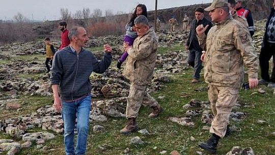 Down Sendromlu Kayıp Çocuğu Jandarma Dağlık Alanda Buldu