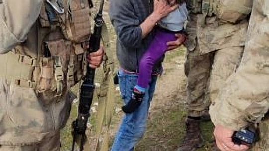 Down Sendromlu Kayıp Çocuğu Jandarma Dağlık Alanda Buldu