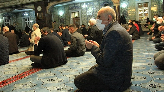 Elazığ'da İlk Teravih Namazında Camiler Doldu Taştı