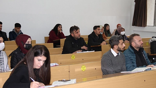 Kızı İçin Üniversite Sınavına Girmişti Şimdi 3. Üniversitesini Bitirmeye Çalışıyor