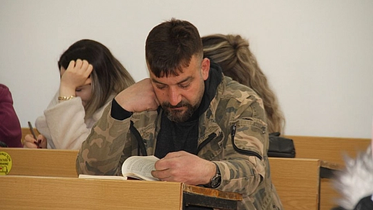 Kızı İçin Üniversite Sınavına Girmişti Şimdi 3. Üniversitesini Bitirmeye Çalışıyor