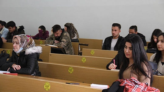 Kızı İçin Üniversite Sınavına Girmişti Şimdi 3. Üniversitesini Bitirmeye Çalışıyor