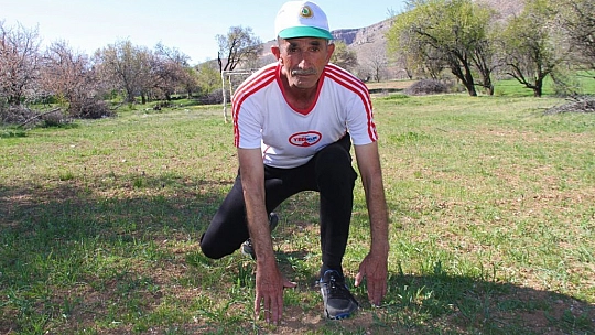 59 Yaşında Günde 20 Kilometre Koşarak Ultra Maratona Hazırlanıyor