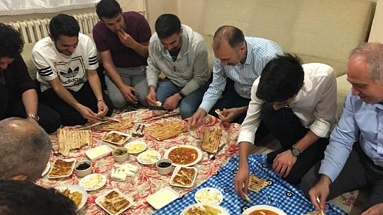 Rektör Fahrettin Göktaş, Öğrenci Evinde Sahur Yaptı