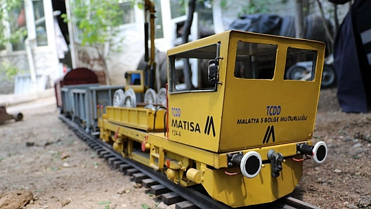 Gerçekleştiremediği hayalini yaptığı maket trenlerde yaşatıyor
