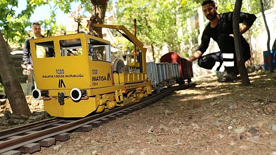 Gerçekleştiremediği hayalini yaptığı maket trenlerde yaşatıyor