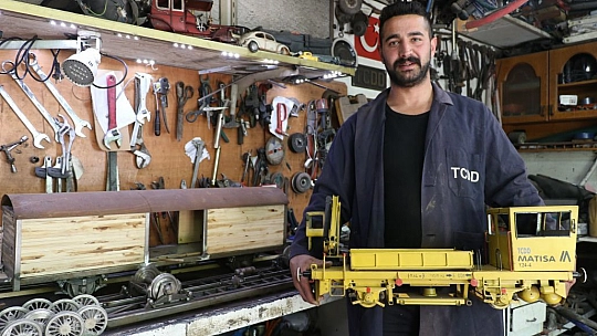 Gerçekleştiremediği hayalini yaptığı maket trenlerde yaşatıyor