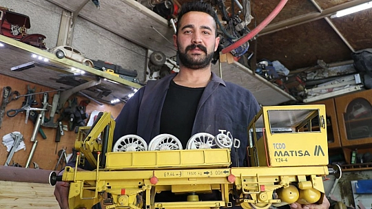 Gerçekleştiremediği hayalini yaptığı maket trenlerde yaşatıyor