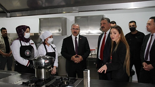 Fırat Üniversitesi'nde Aşçılık Mutfağı Açıldı