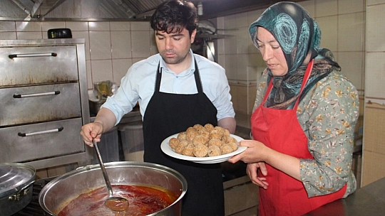 Kaymakam Türk Mutfağı Haftasında Kadınlarla Birlikte Mutfağa Girdi