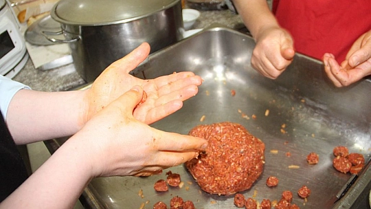 Kaymakam Türk Mutfağı Haftasında Kadınlarla Birlikte Mutfağa Girdi