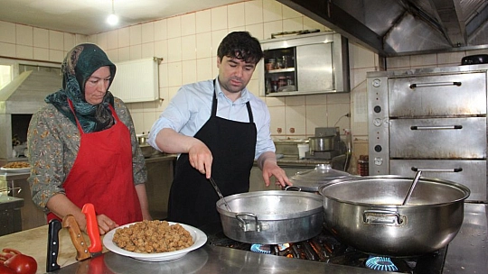 Kaymakam Türk Mutfağı Haftasında Kadınlarla Birlikte Mutfağa Girdi