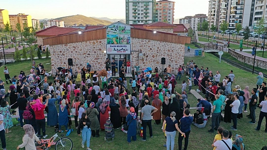 Elazığ'da Çocuklar Hem Çevreyi Temizledi Hem Eğlendi