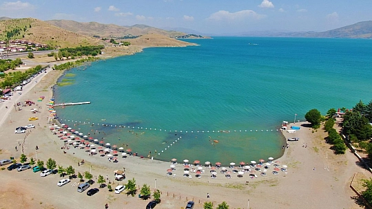 Sıcaklar Arttı, Vatandaşlar Doğunun Gizli Denizi Hazar'a Akın Etti