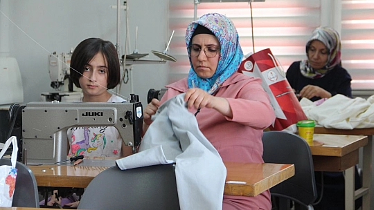 Kadınlar iş sahibi olmak için kurslarda ter döküyor