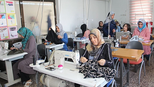 Kadınlar iş sahibi olmak için kurslarda ter döküyor