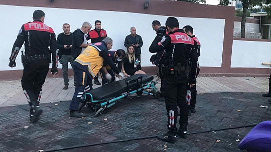 Oğlunun düğününde, eşini öldürüp kızını yaraladı