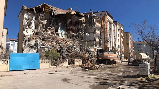 Yıkım Devam Ediyor...