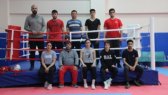 Boksörler oruçlarını aksatmadan çalışıyor