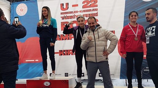 Boksörlerimiz Kırşehir'i salladı